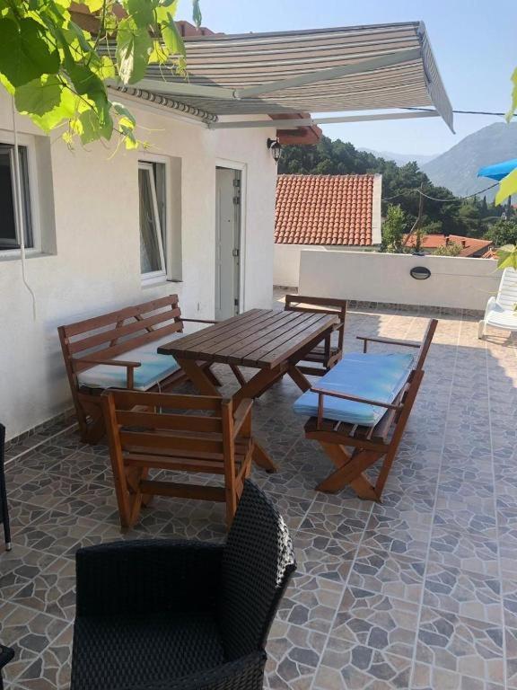 Alisa Sea View Apartment Prcanj Kotor Zewnętrze zdjęcie